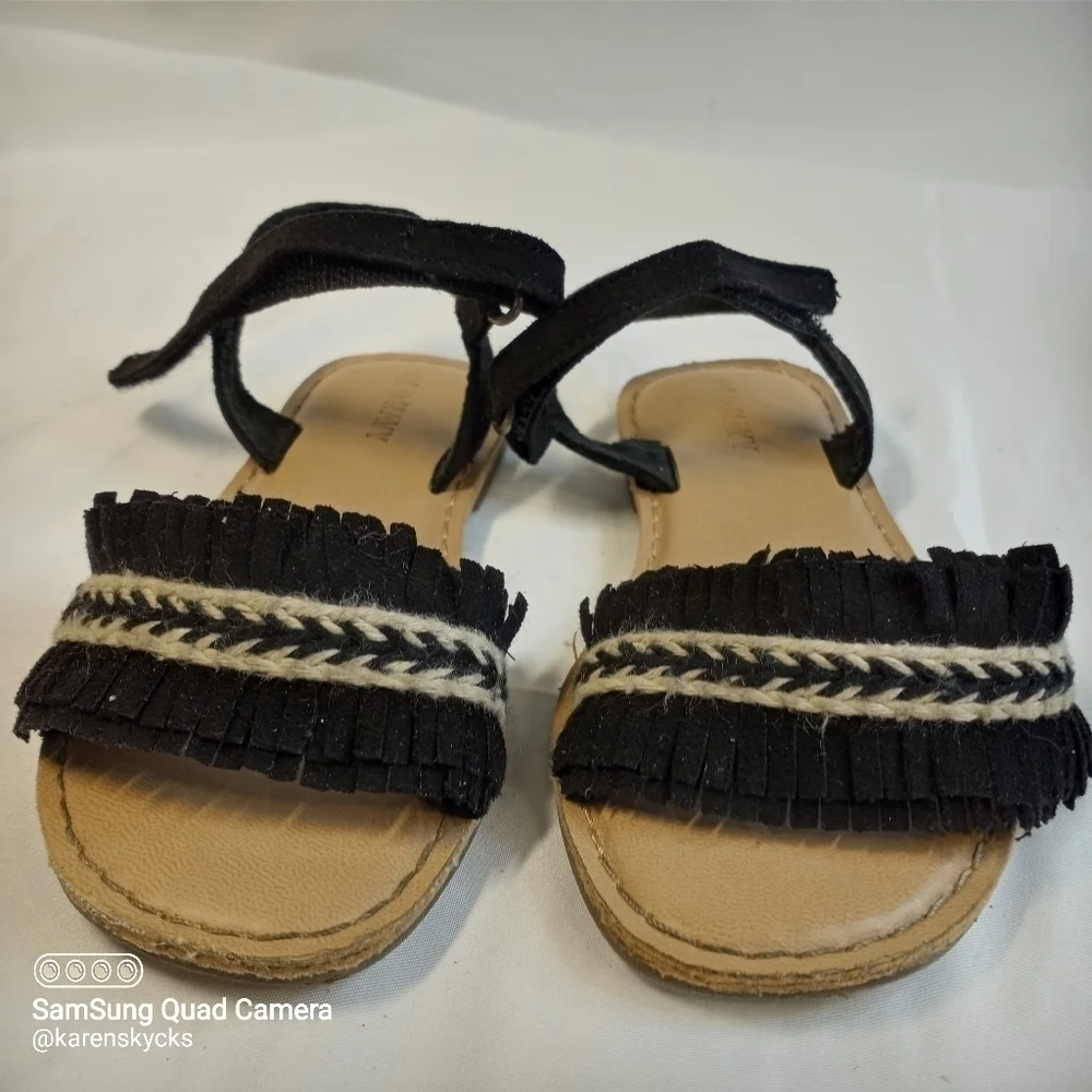 𝅺old Navy Black & White Sandals Kids Size 9